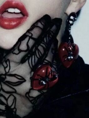 ❤️ ZARA Skull & Spider Heart Statement
EARRINGS